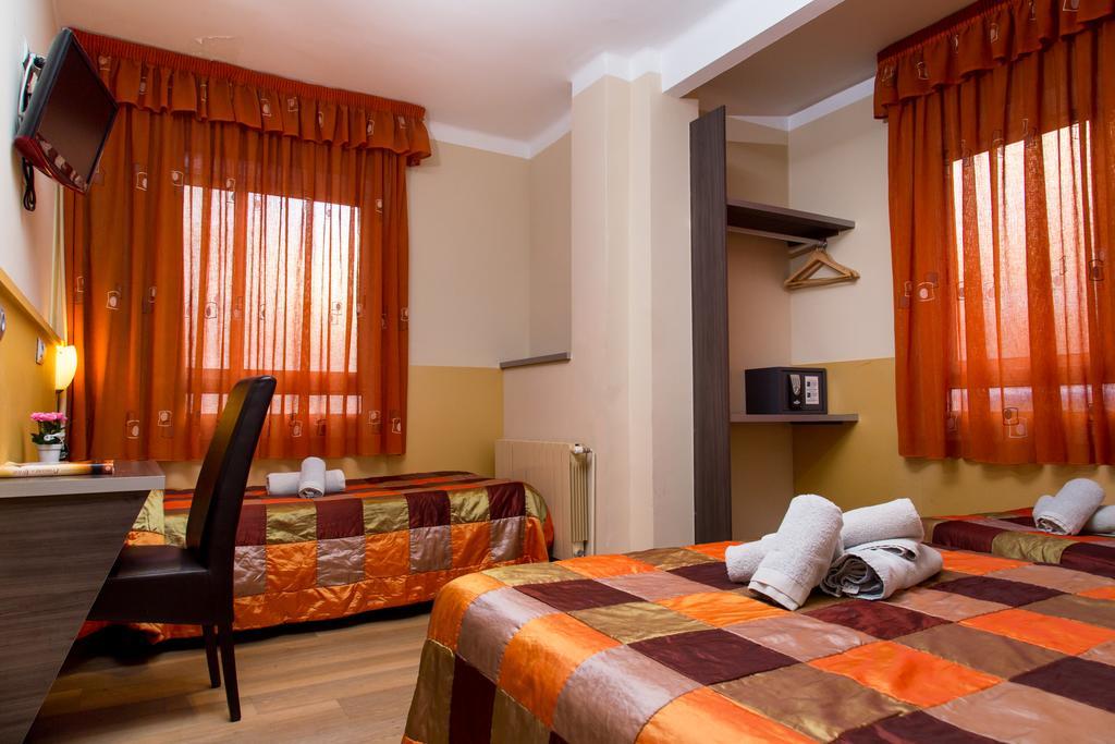 Hostal Barcelone Extérieur photo