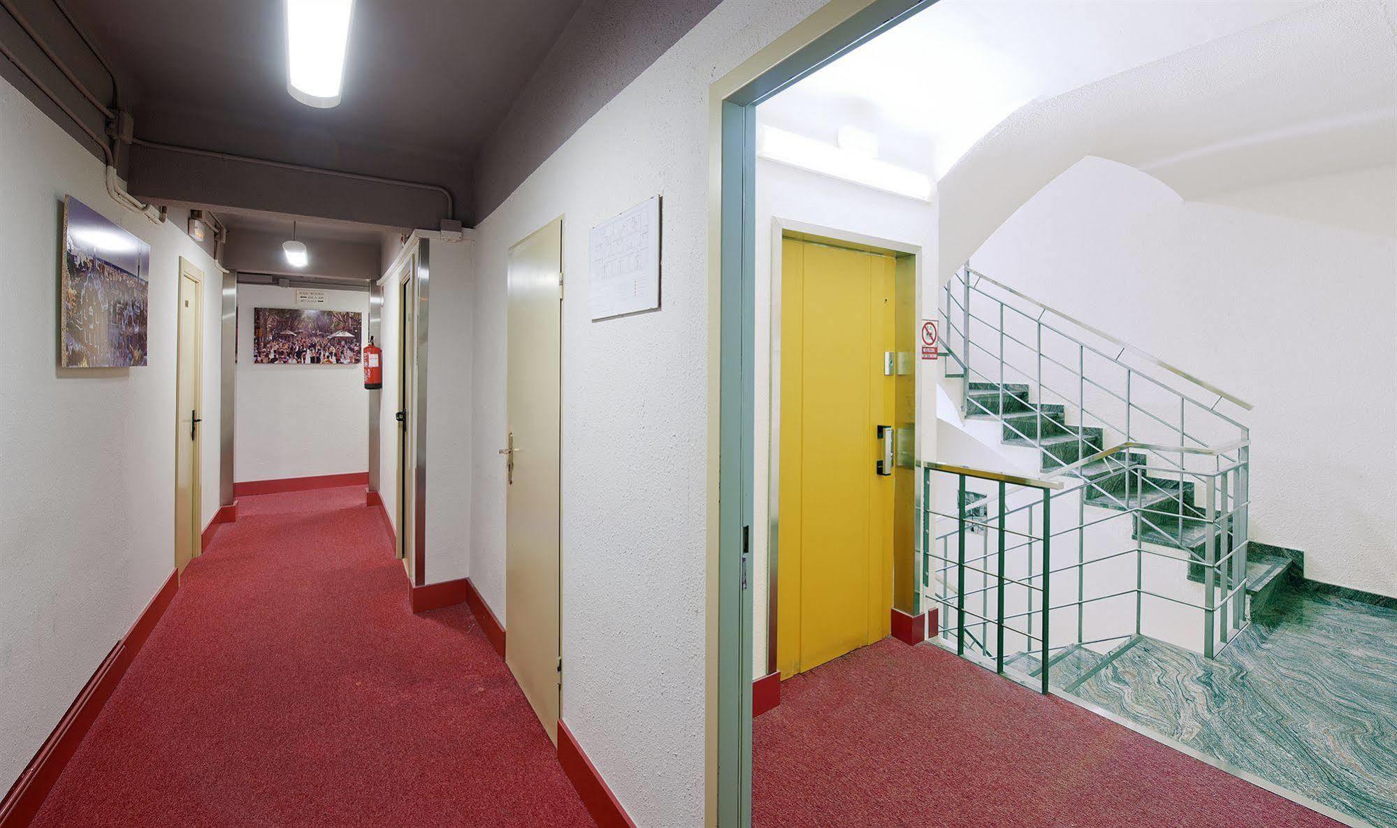 Hostal Barcelone Extérieur photo